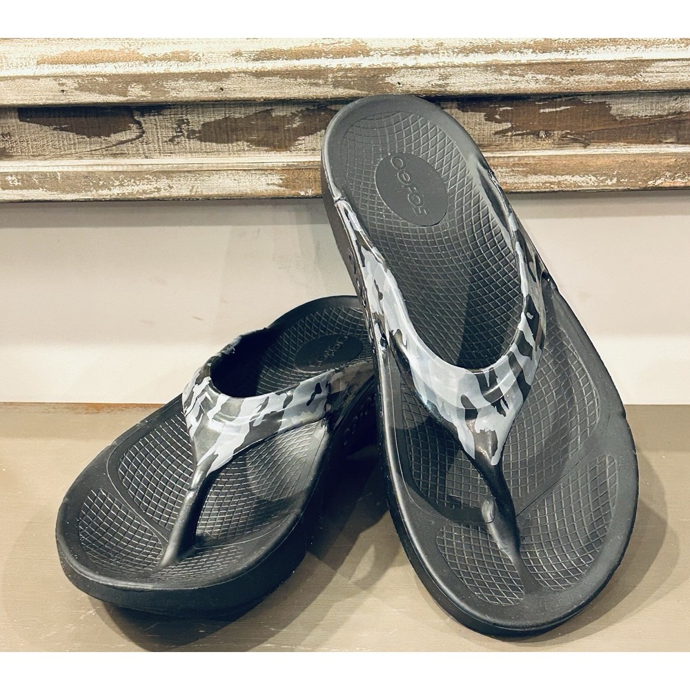 OOFOS OOlala Luxe Recovery Sandals Black Camo Thong Womens Size 11 EU 42